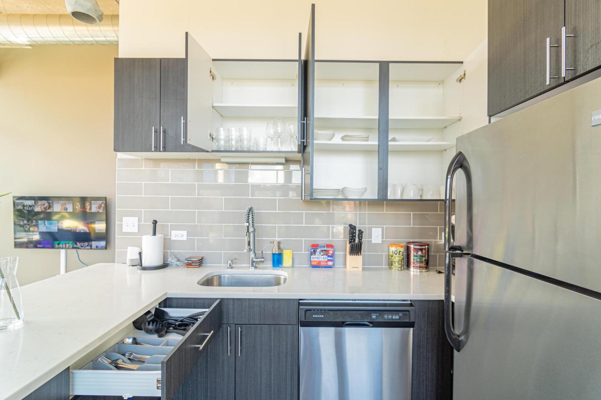 Bright 2Br Luxury Corner Suite With Optional Parking Sleeps 6 Guests Near Mccormick Place And Soldier Field 芝加哥 外观 照片