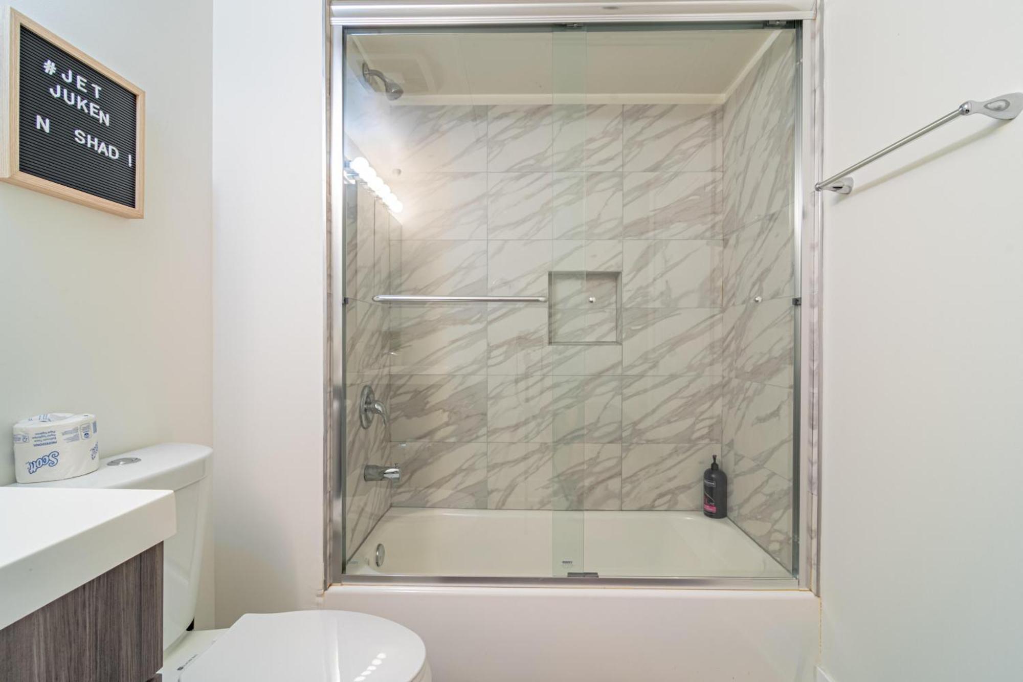 Bright 2Br Luxury Corner Suite With Optional Parking Sleeps 6 Guests Near Mccormick Place And Soldier Field 芝加哥 外观 照片