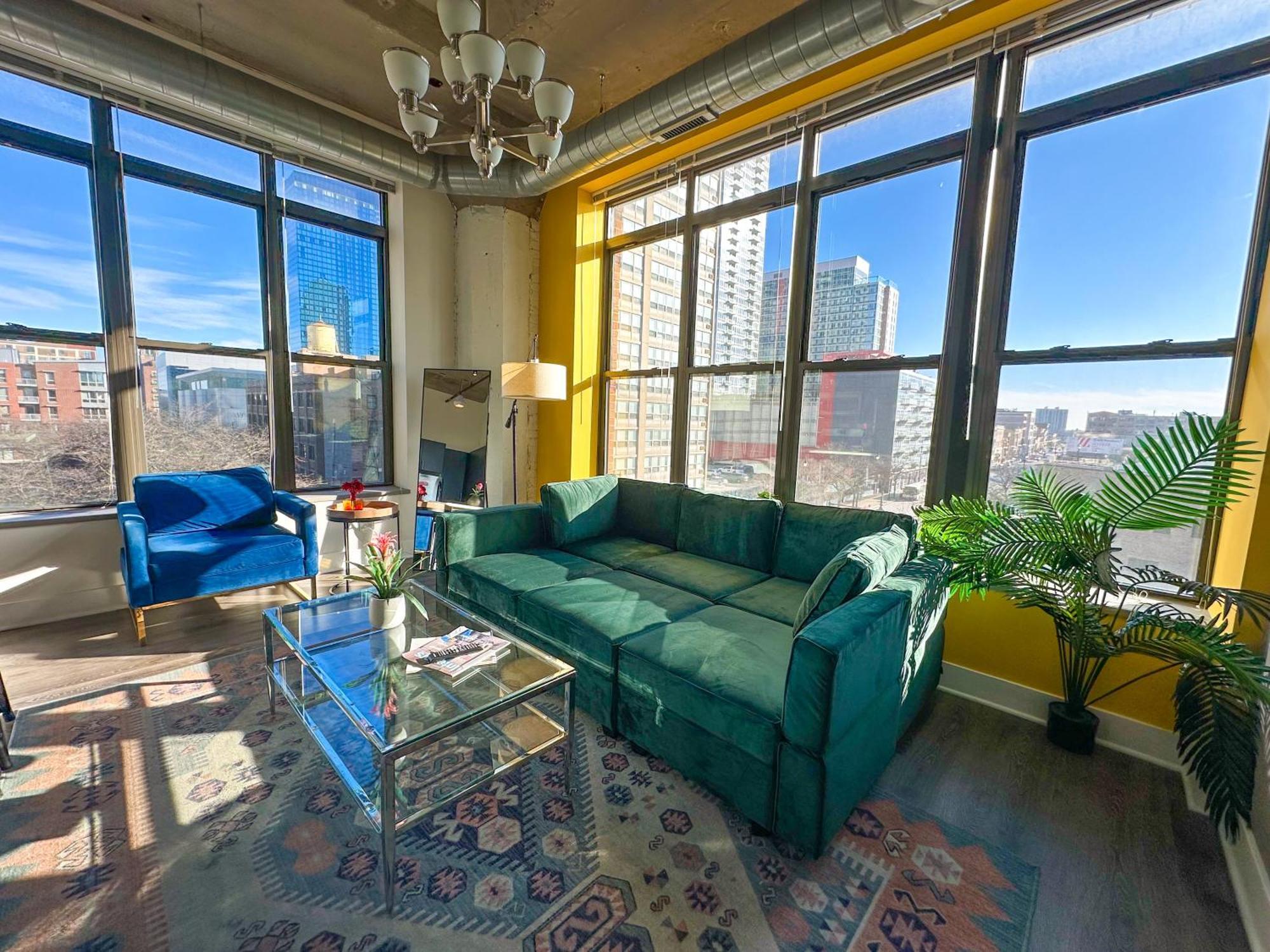 Bright 2Br Luxury Corner Suite With Optional Parking Sleeps 6 Guests Near Mccormick Place And Soldier Field 芝加哥 外观 照片